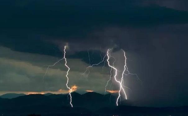 雷擊導(dǎo)致工廠晃電 雷擊導(dǎo)致工廠晃電